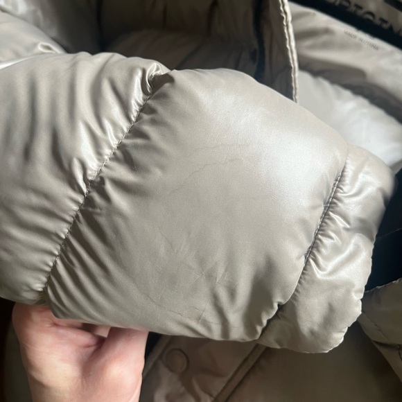 Aritzia Super Puff High Gloss 2XS - Picture 16 of 16